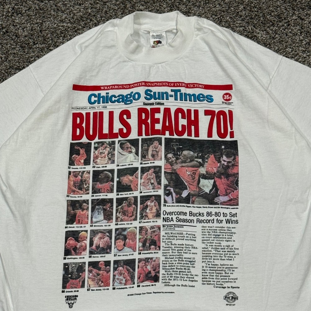 Vintage 90s Chicago Bulls 70 Wins Newspaper T-Shirt Mens XL NBA Jordan Rodman - Picture 2 of 9